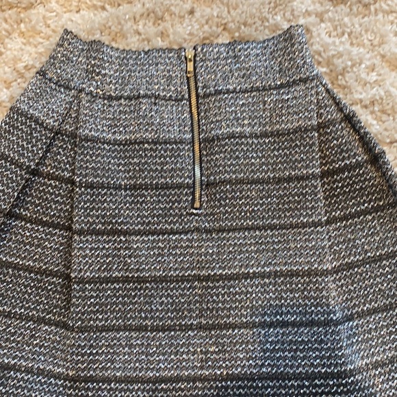 Romeo + Juliet Couture Metallic Silver Stretchy Mini Skirt - Picture 2 of 8